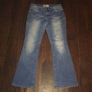 l.e.i. Low-rise bootcut jeans women’s size 5